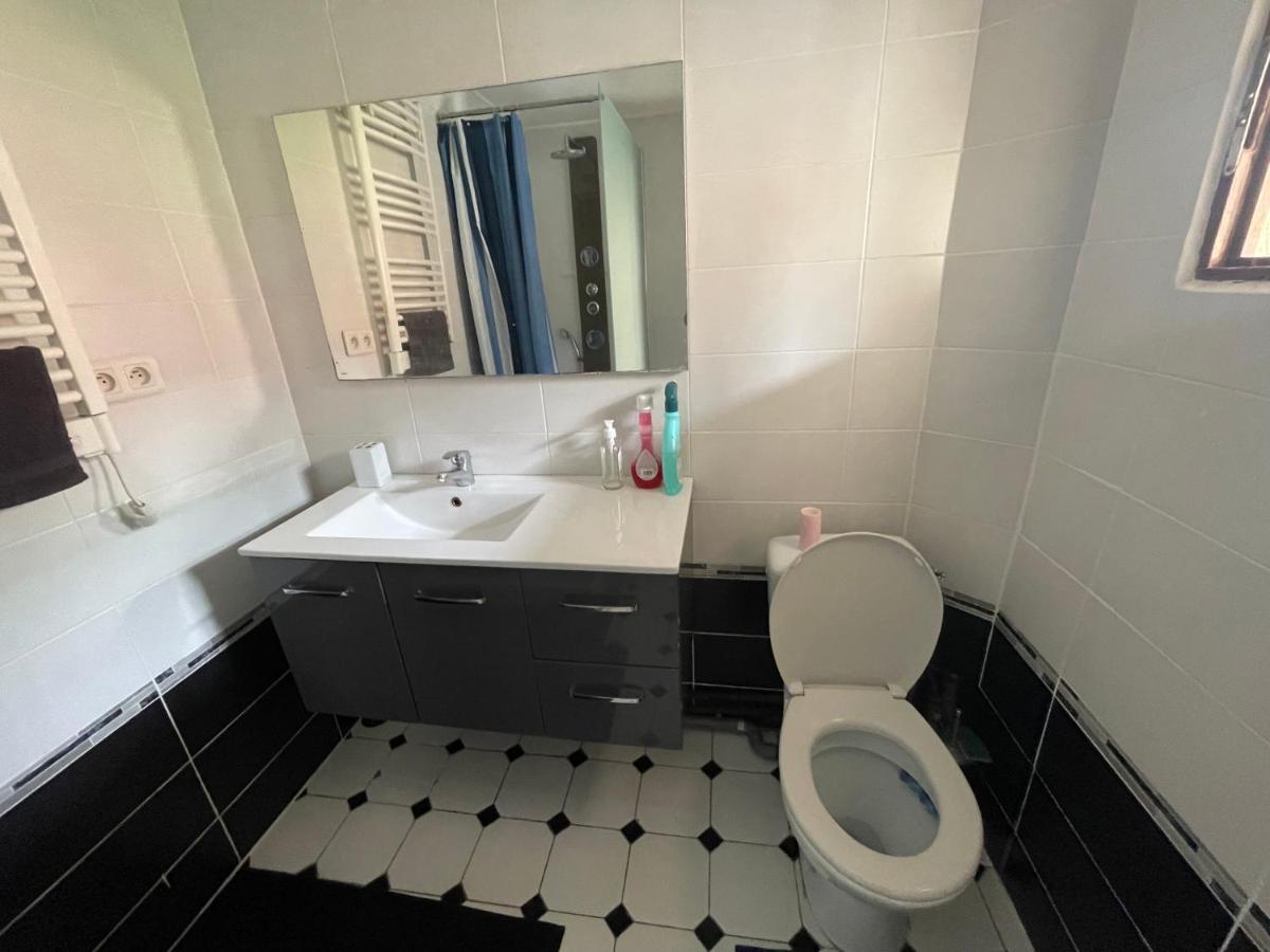Agreable Appartement Dans Une Maison Saint-Denis (Seine-Saint-Denis) Exterior foto