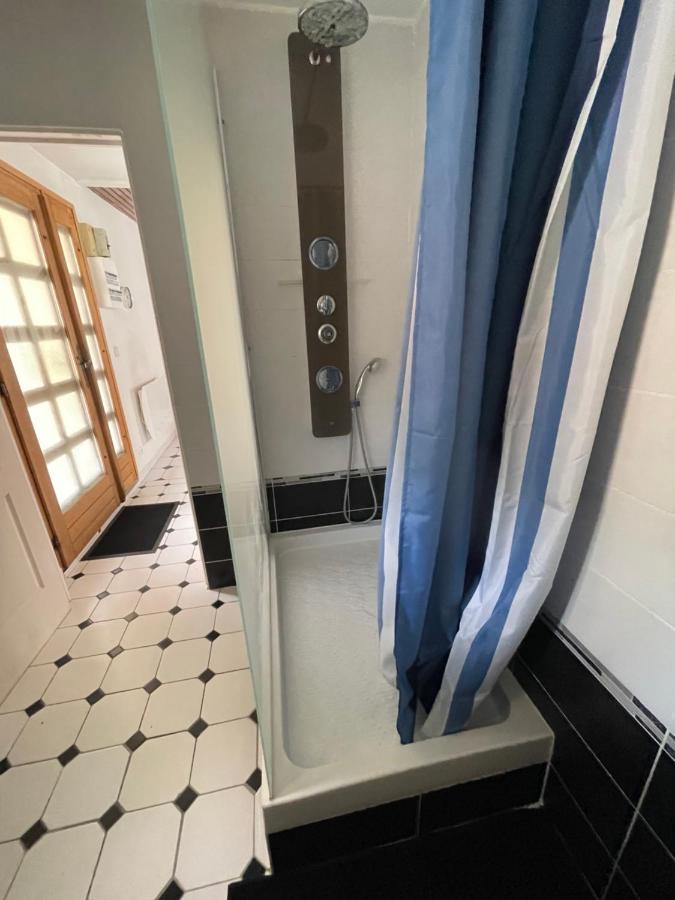Agreable Appartement Dans Une Maison Saint-Denis (Seine-Saint-Denis) Exterior foto