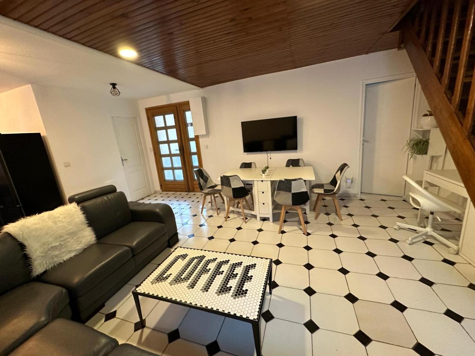 Agreable Appartement Dans Une Maison Saint-Denis (Seine-Saint-Denis) Exterior foto