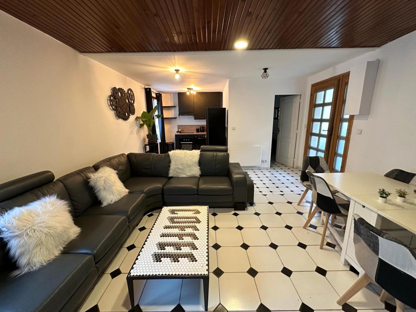 Agreable Appartement Dans Une Maison Saint-Denis (Seine-Saint-Denis) Exterior foto